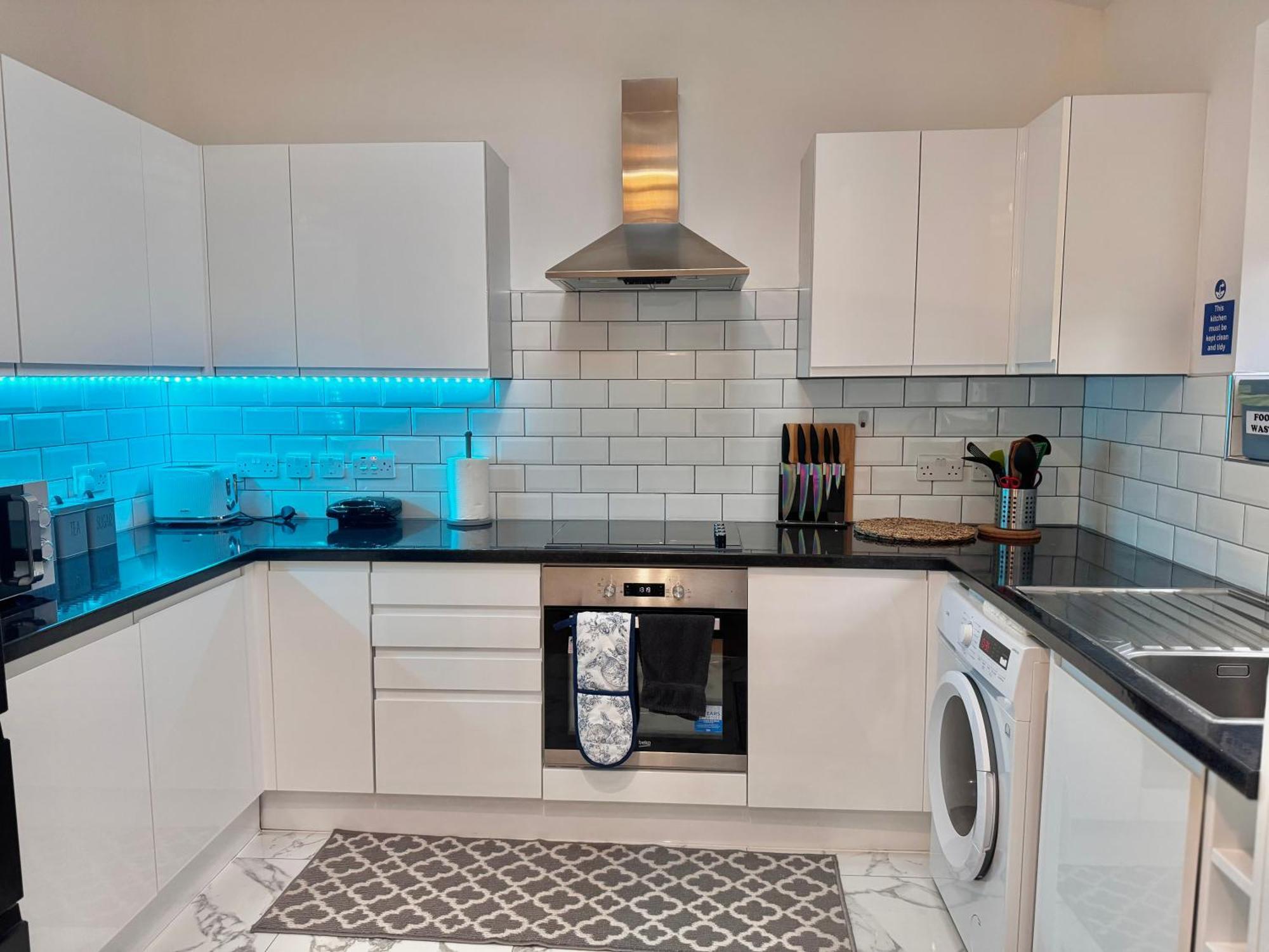Modern 1-Bed Apt 30Min To Central London & Parking Exterior photo