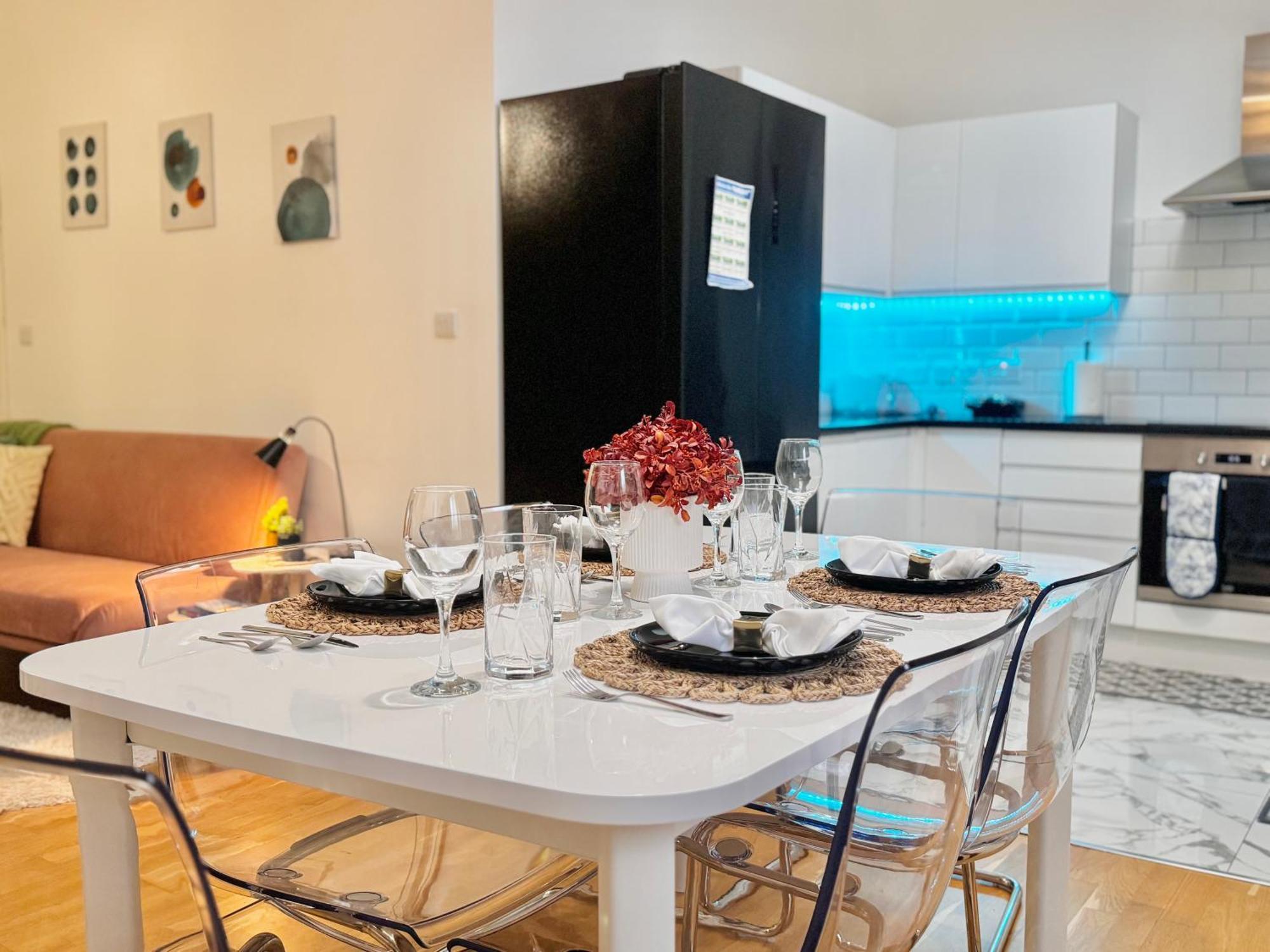 Modern 1-Bed Apt 30Min To Central London & Parking Exterior photo