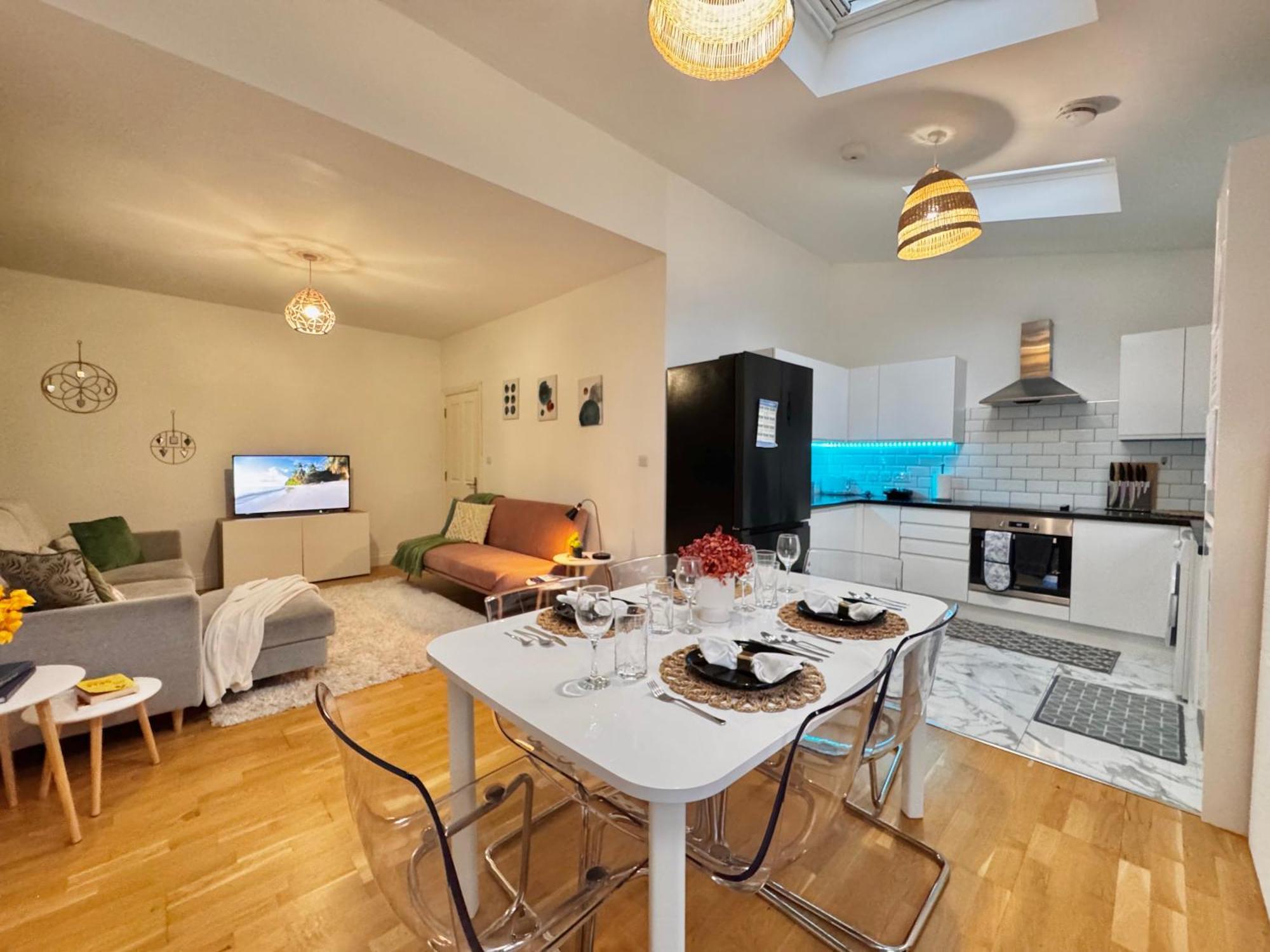 Modern 1-Bed Apt 30Min To Central London & Parking Exterior photo