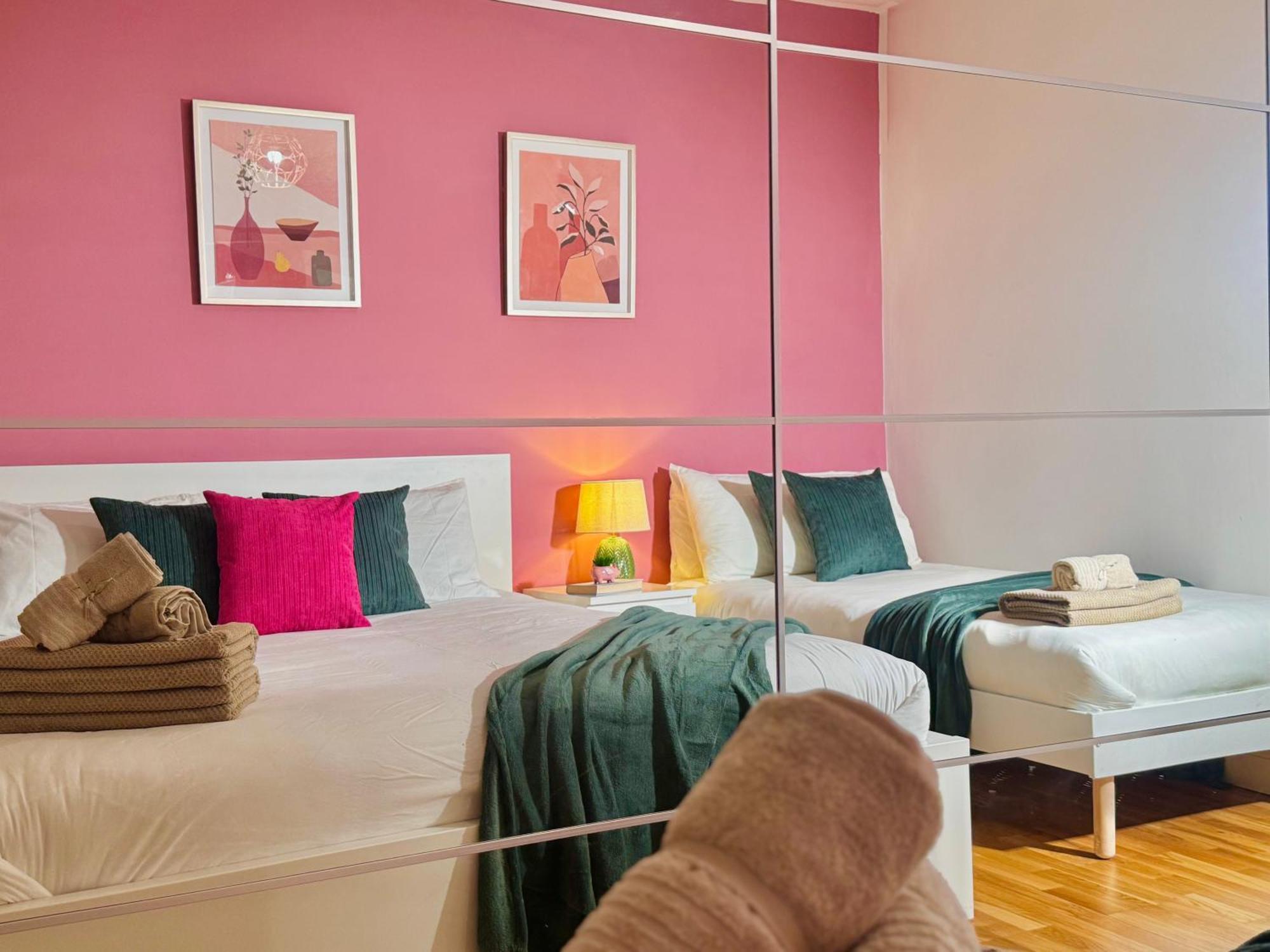 Modern 1-Bed Apt 30Min To Central London & Parking Exterior photo